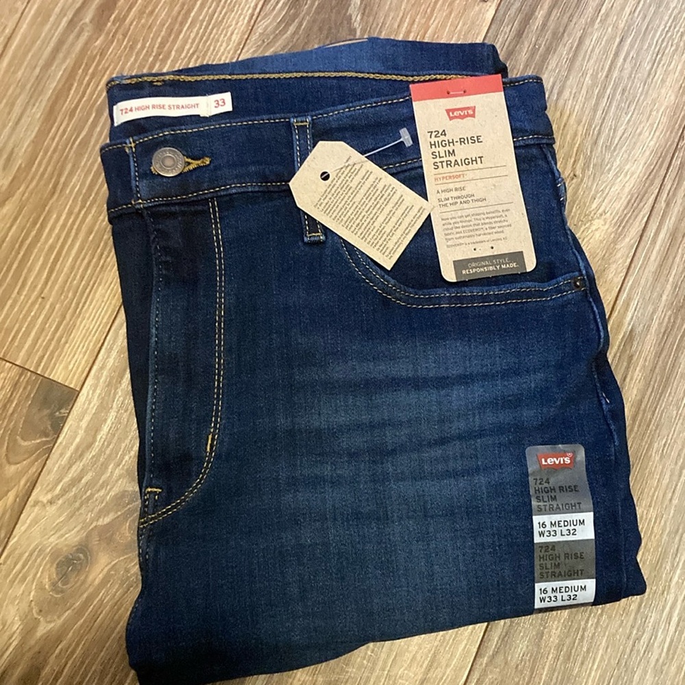 Brand new with tags Levi’s 724 33x32